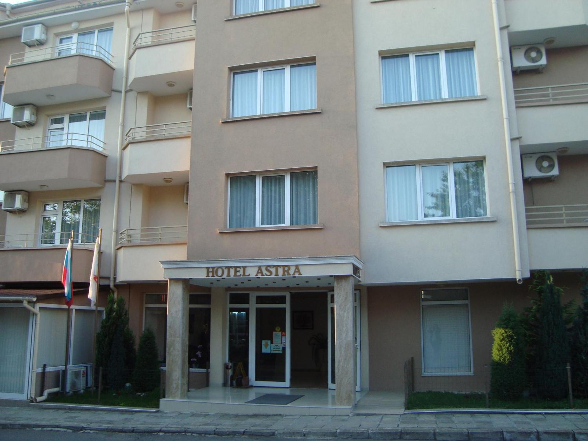 Hotel Astra Ravda Bagian luar foto