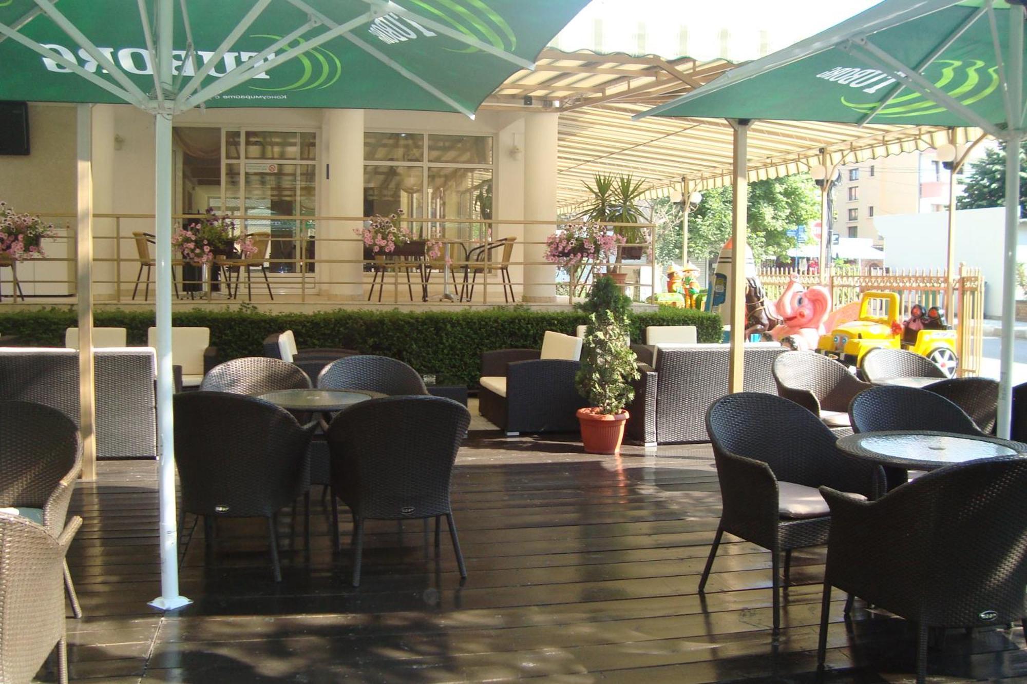 Hotel Astra Ravda Bagian luar foto
