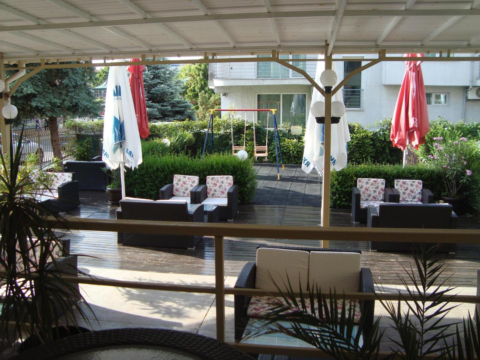 Hotel Astra Ravda Bagian luar foto