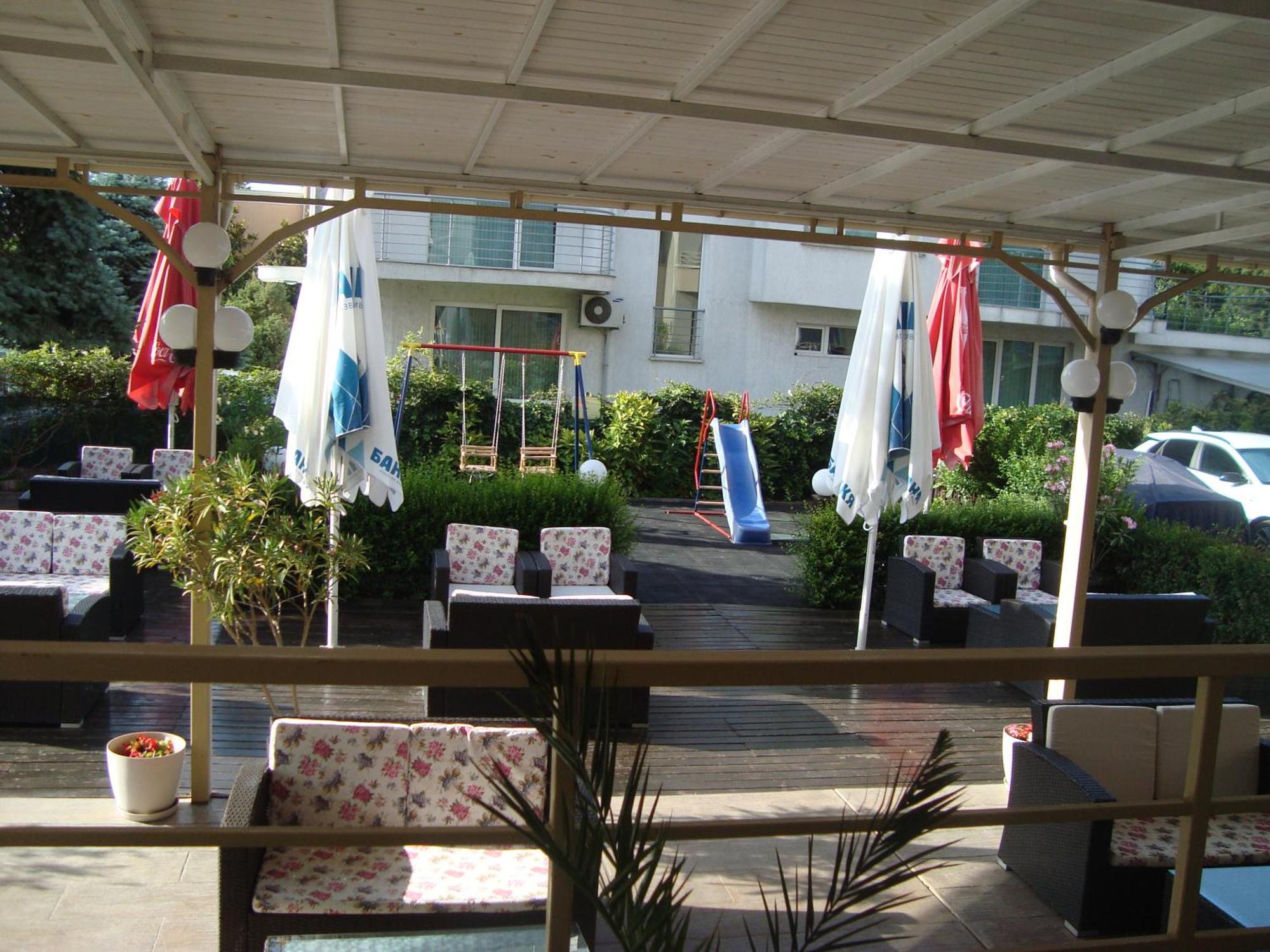 Hotel Astra Ravda Bagian luar foto