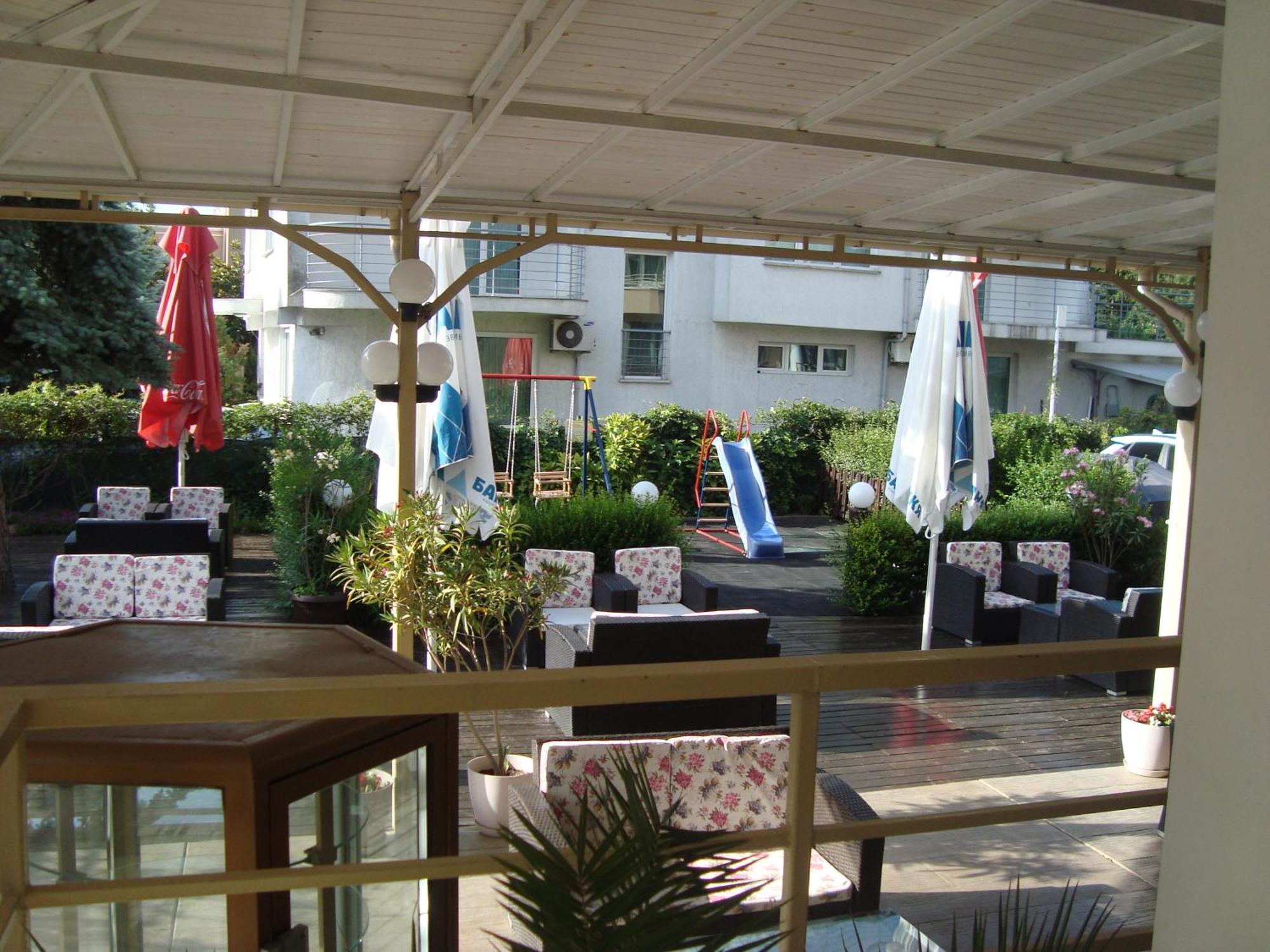 Hotel Astra Ravda Bagian luar foto