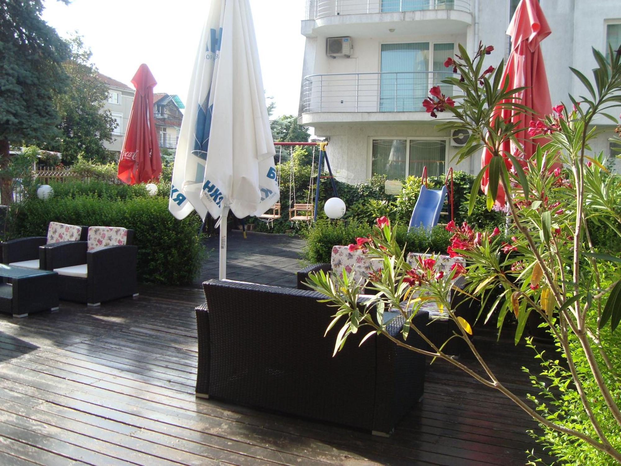 Hotel Astra Ravda Bagian luar foto