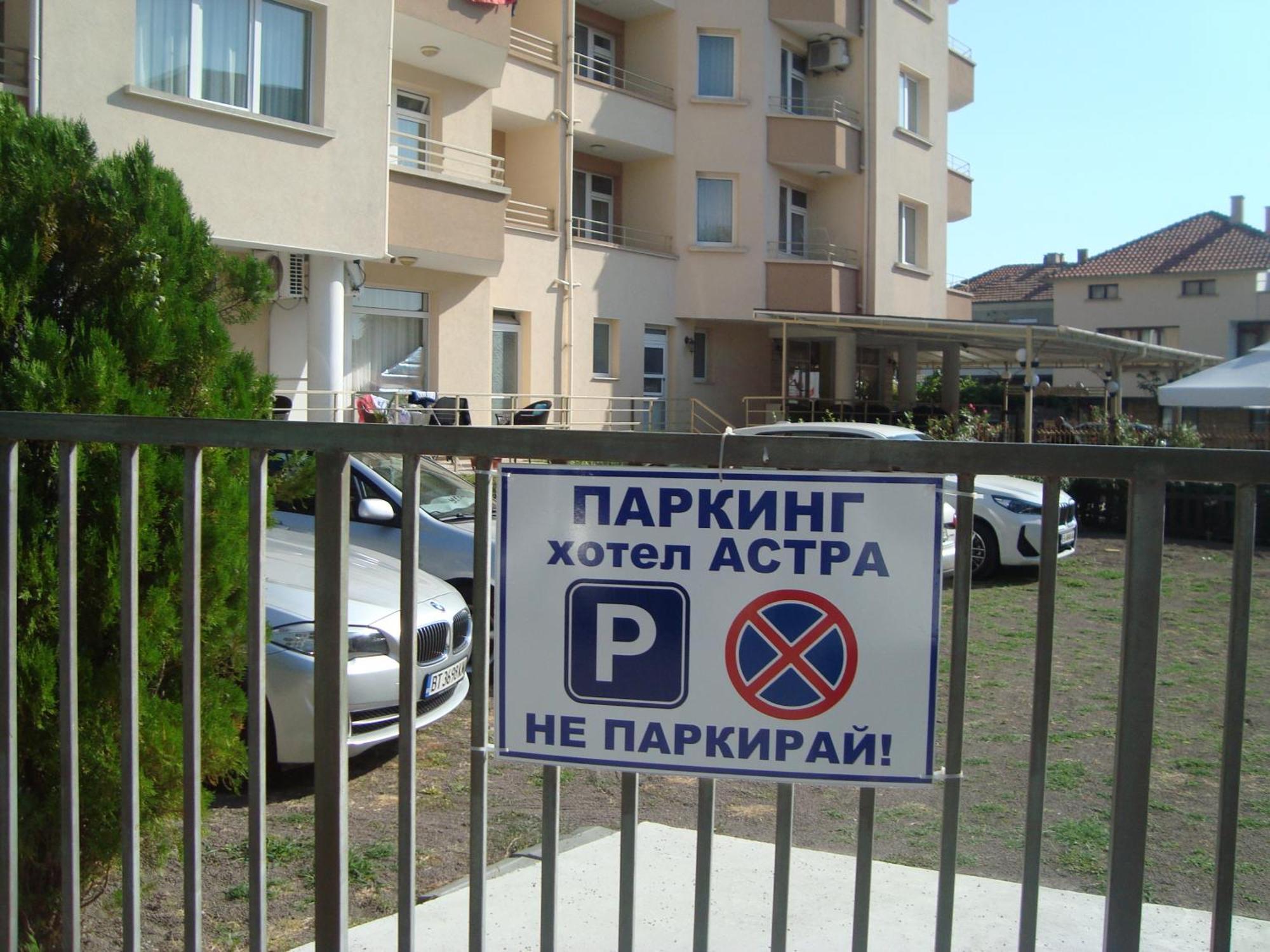 Hotel Astra Ravda Bagian luar foto