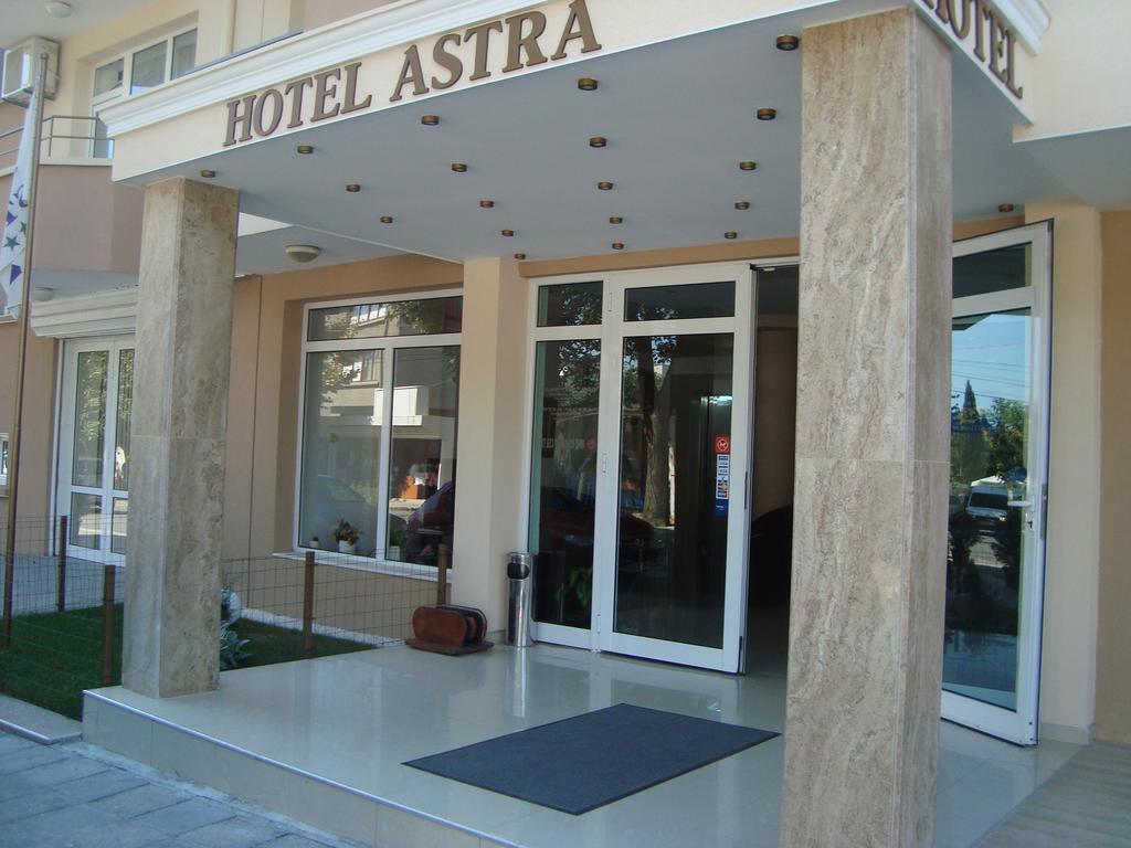 Hotel Astra Ravda Bagian luar foto