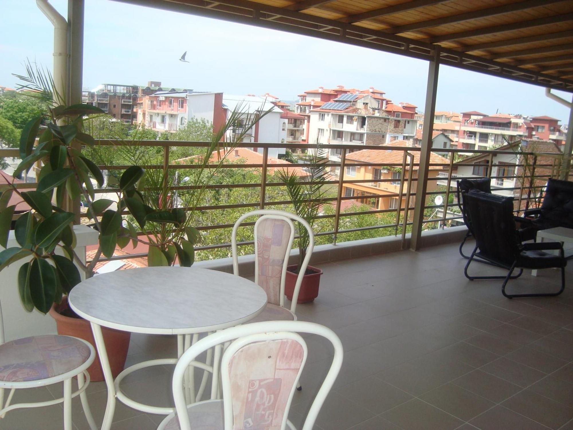 Hotel Astra Ravda Bagian luar foto