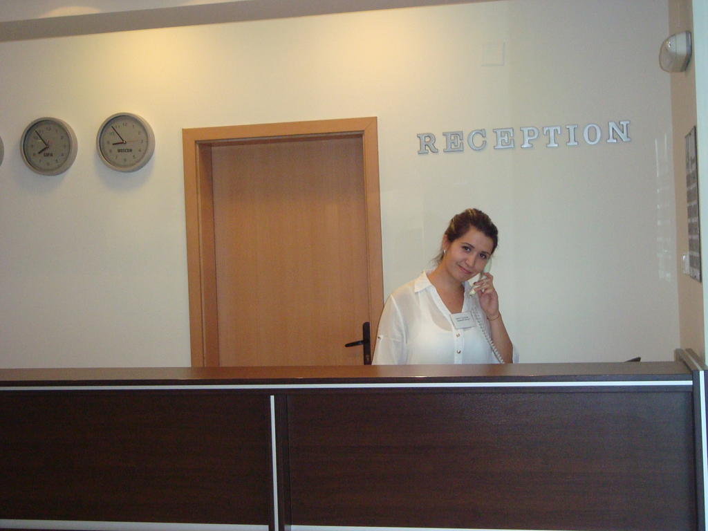 Hotel Astra Ravda Bagian luar foto