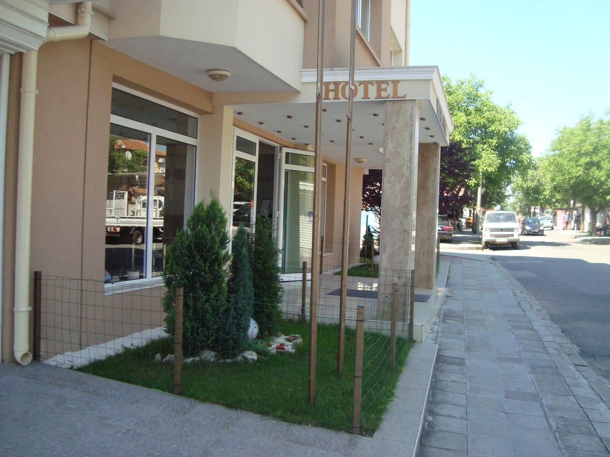 Hotel Astra Ravda Bagian luar foto